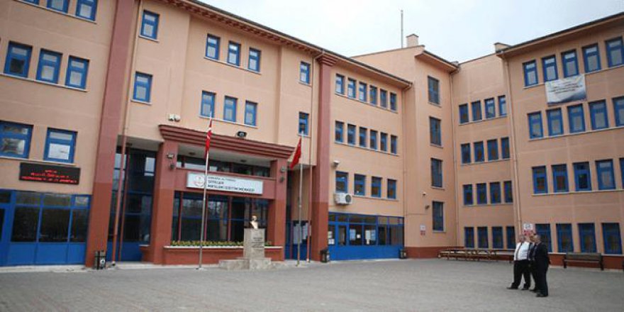 Ankara'daki meslek lisesi aynı zamanda fabrika gibi üretim yapıyor