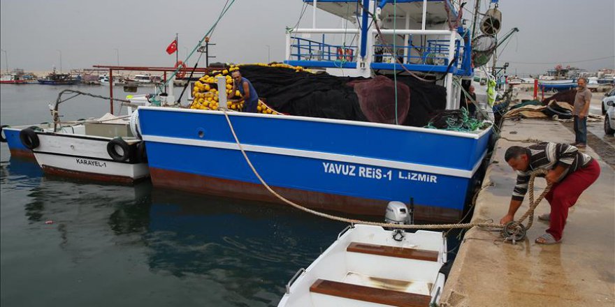 Egeli balıkçılar fırtınaya hazırlandı