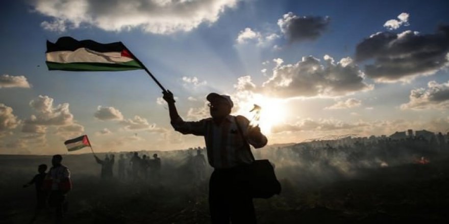 İsrail savaş uçakları Gazze'de bir apartman ve oteli hedef aldı