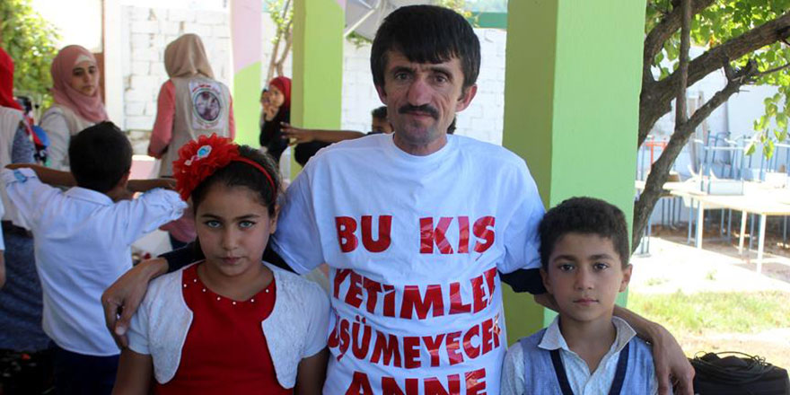 Kalbi güzel 'Simitçi Erkan' Suriyeli yetimlerin ayaklarını ısıttı