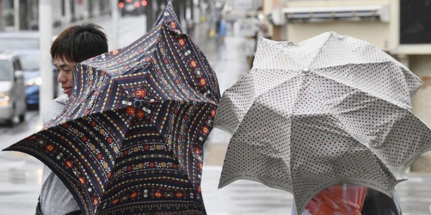 Japonya'yı vuran tayfunda onlarca yaralı var