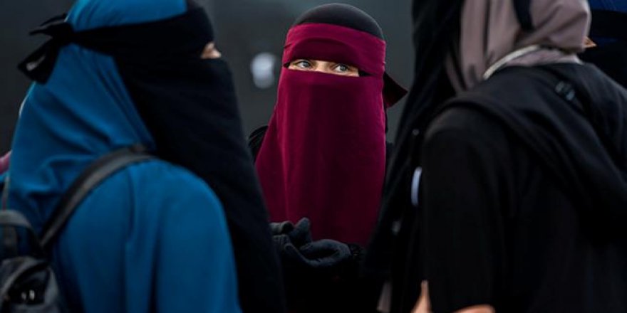 İtalya'da ırkçılar kafayı peçeye taktı