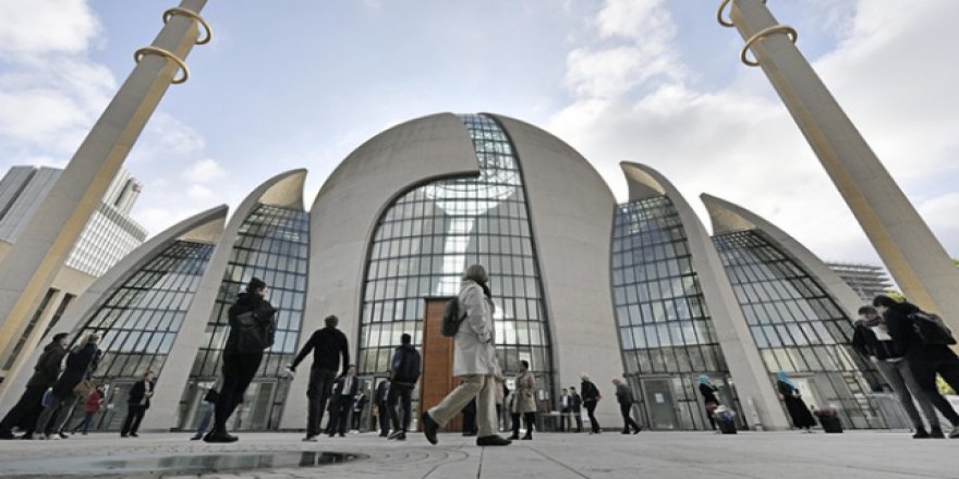 Almanya camilerinde açık kapı günleri başladı