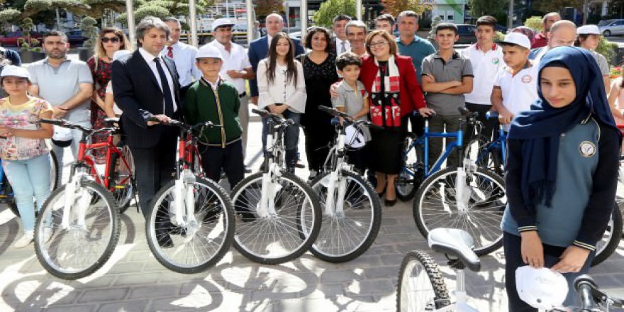 Gaziantep'te başarılı öğrenciler bisikletle ödüllendirildi