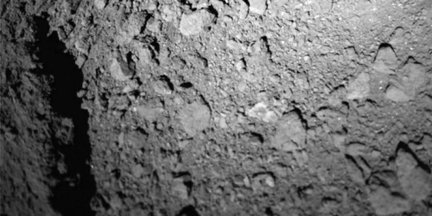 Göktaşına robot indirdiler