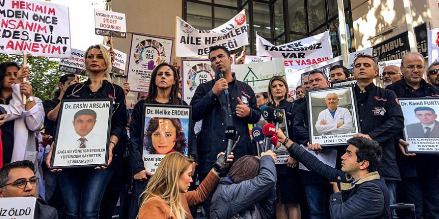 Sağlık çalışanları şiddeti böyle protesto etti