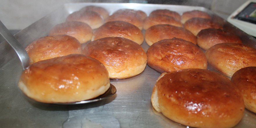 Kendisi tatsız olan Lor'un tatlısı damakları şenlendiriyor