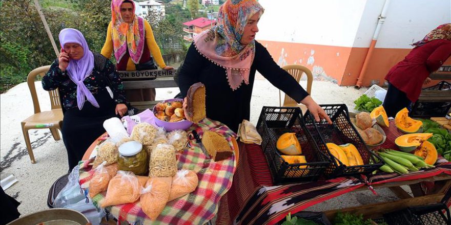 Kendi yetiştirdikleri ürünleri bu pazarda satıyorlar