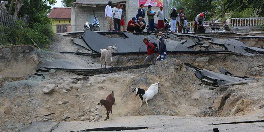 Endonezya'daki felaketlerde 3 binden fazla kişi öldü