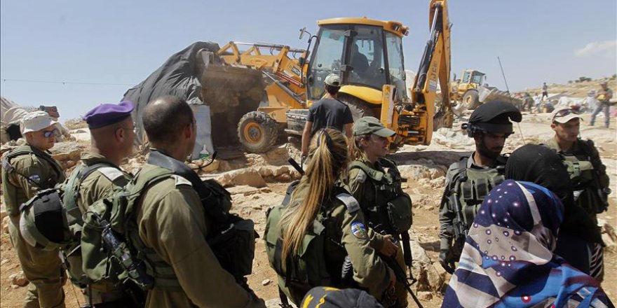 İsrail Batı Şeria'da iki aileyi daha evsiz bıraktı