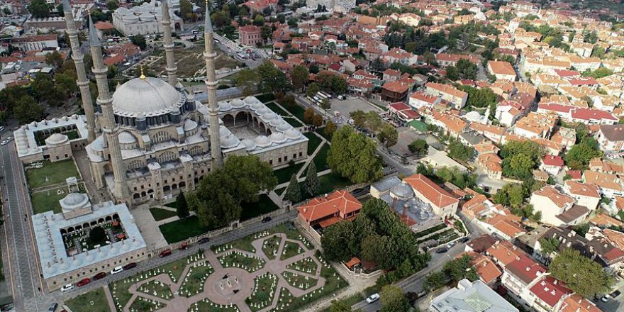 Selimiye'nin gölgesinde 'Millet Kıraathanesi'