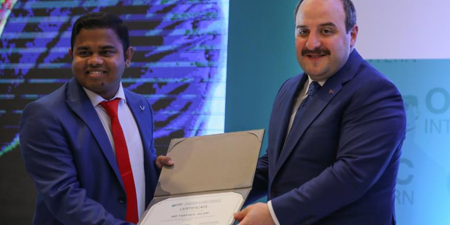 Stajlarını tamamlayan uluslararası öğrenciler sertifikalarını aldı