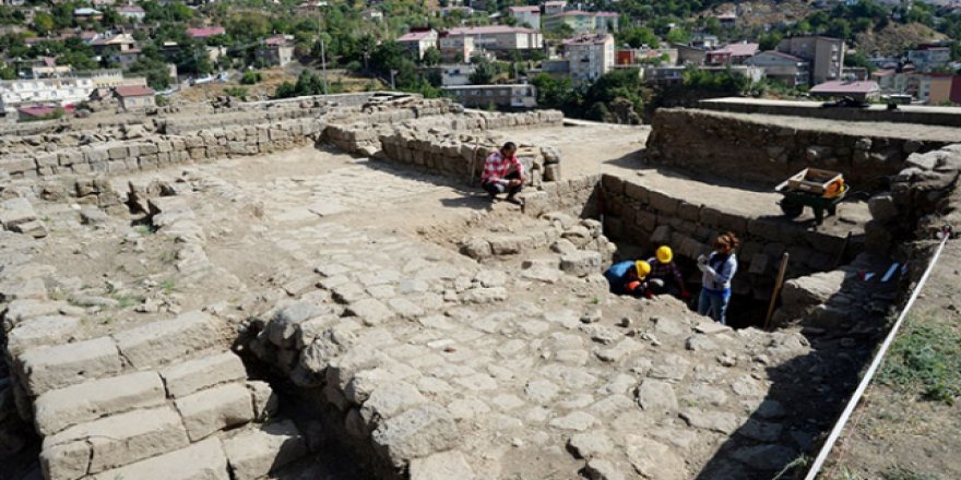 Evliya Çelebi'nin bahsettiği eserlerin peşindeler