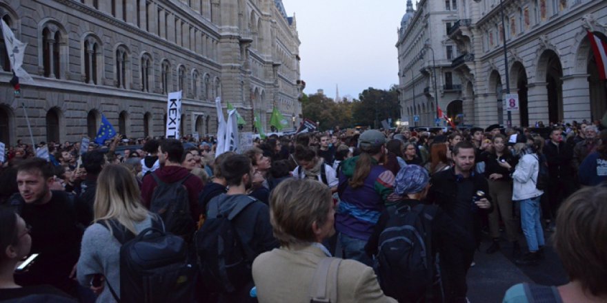 Avusturya halkı hükümetten rahatsız