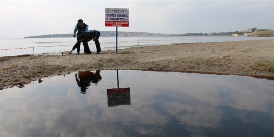 Kızıla boyanan yerde denize girmek ve yaklaşmak yasaklandı
