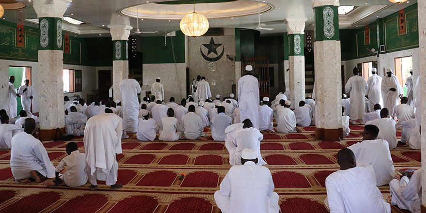 Fransa, Senegal'de namazı yasaklama peşinde