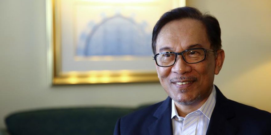 Malezya'da ara seçimin galibi Enver İbrahim