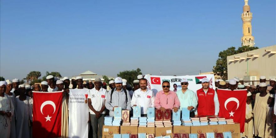 Maraş'tan giden 20 bin Kur'an Sudan'da dağıtıldı