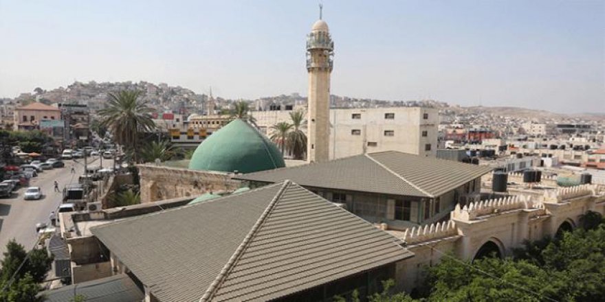 Filistin'deki ecdad yadigarı cami güzelliği ile büyülüyor