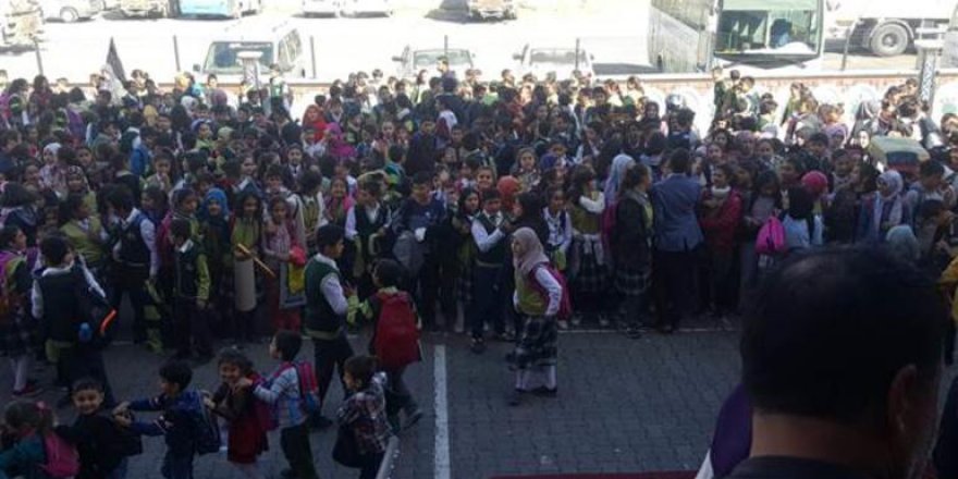 Ağrı'da deprem okulları tatil ettirdi