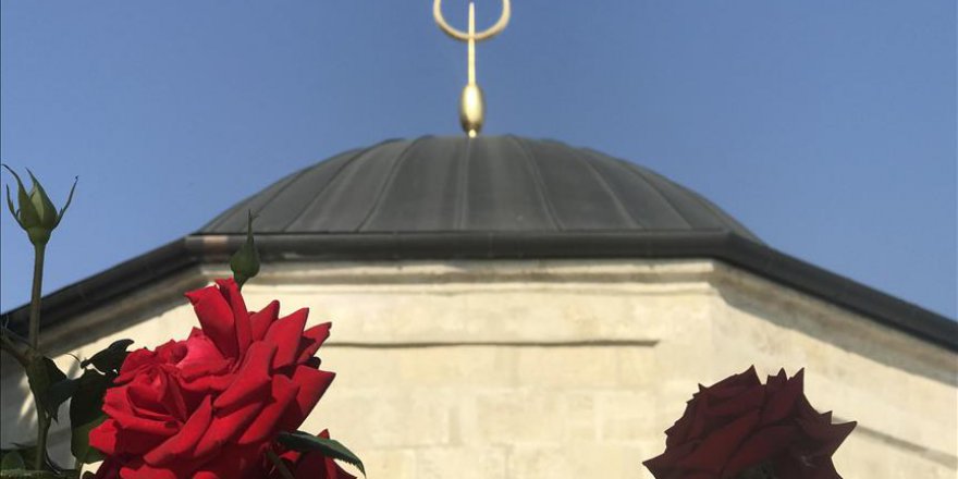 Restorasyon sonrası Gül Baba Türbesi dolup taştı