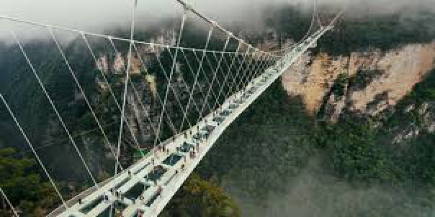 Çin'de manzarası ile büyüleyen köprü ziyaretçilerini bekliyor