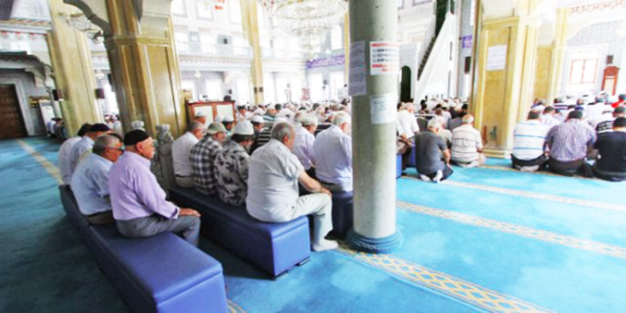 Müfid Yüksel: Eskiden kiliselerde de sandalye yoktu!