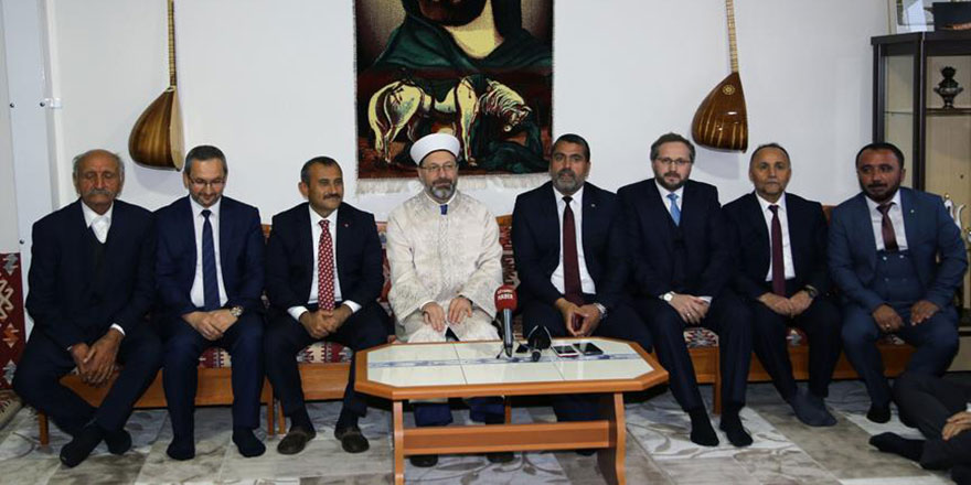 Diyanet İşleri Başkanı Ali Erbaş Cem evini ziyaret etti