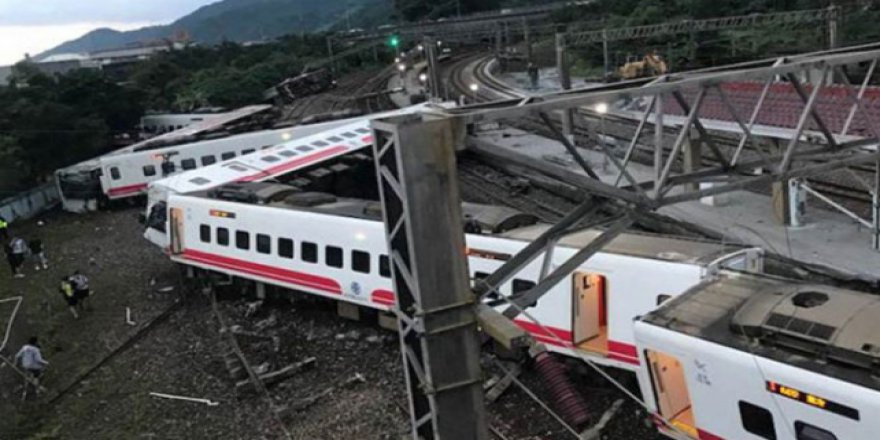 Tayvan'da tren faciasında onlarca kişi öldü