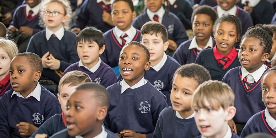 İngiltere'deki okullarda konuşmak neredeyse yasaklandı