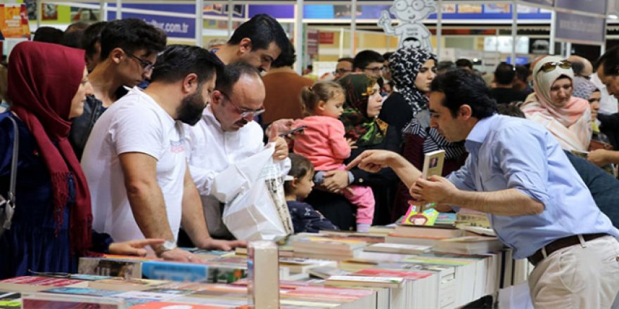 Kayseri'deki kitap fuarı doldu taştı