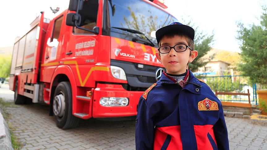 İtfaiyecilerden örnek hareket