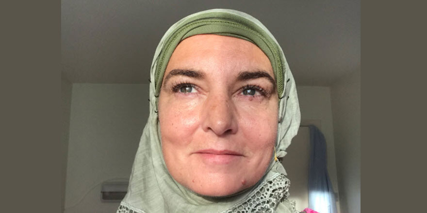 Dünyaca ünlü şarkıcı Müslüman oldu ve örtündü