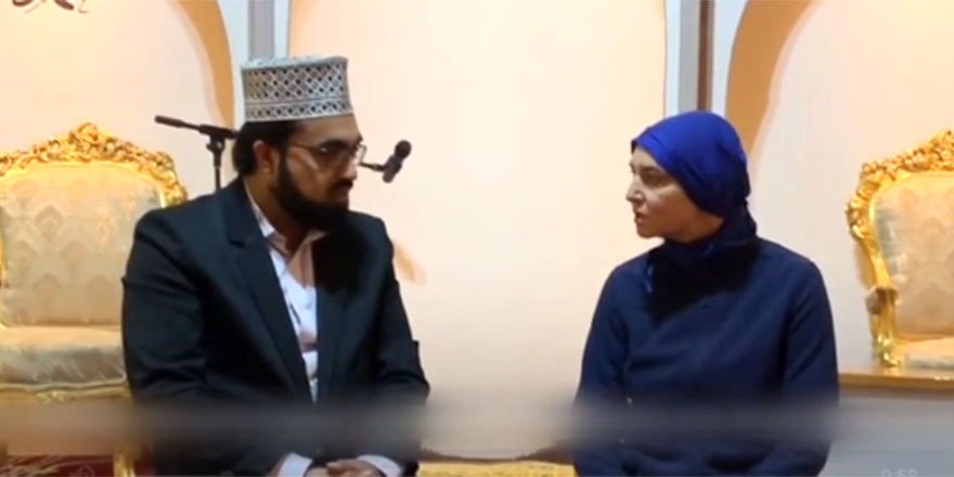 İslam'ı seçen ünlü şarkıcıdan Müslümanlara ilk mesaj