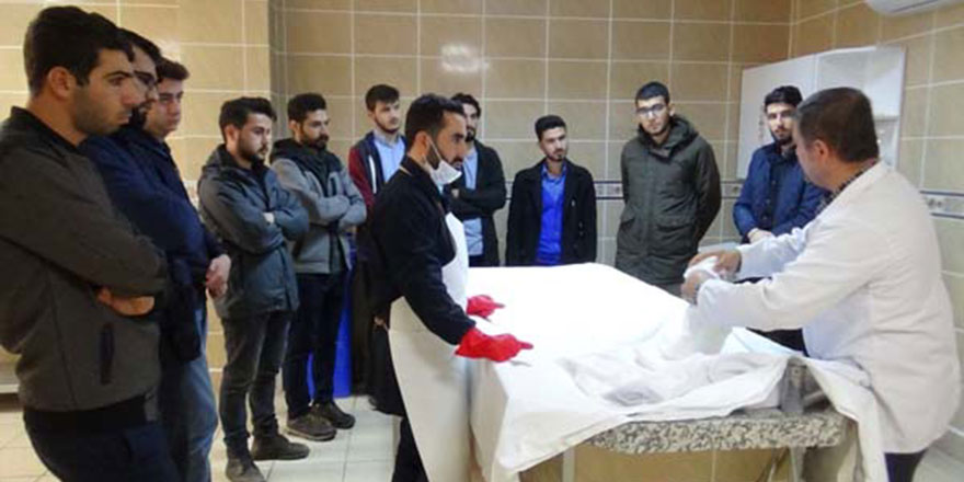 İlahiyat öğrencilerine morgda ders