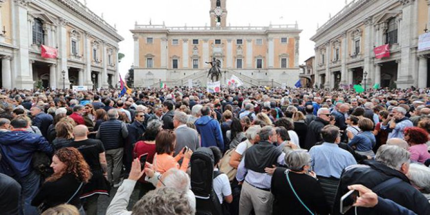 Roma’da şehir yönetimi protesto edildi