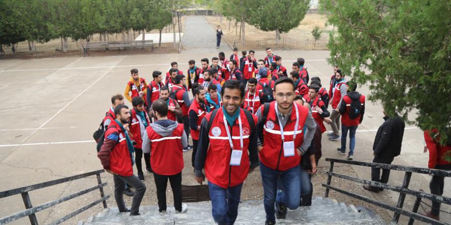 Gönüllü üniversite öğrencilerinden anlamlı proje