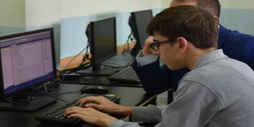 Lise öğrencisi Burak Atagür yazılım firmasına kızdı program geliştirdi