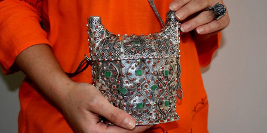 Osmanlı padişahlarının eşyalarındaki motifler aksesuarlara uyarlandı