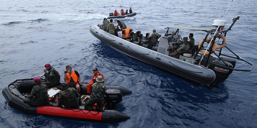 Endonezya'da düşen uçağın karakutusuna ulaşıldı