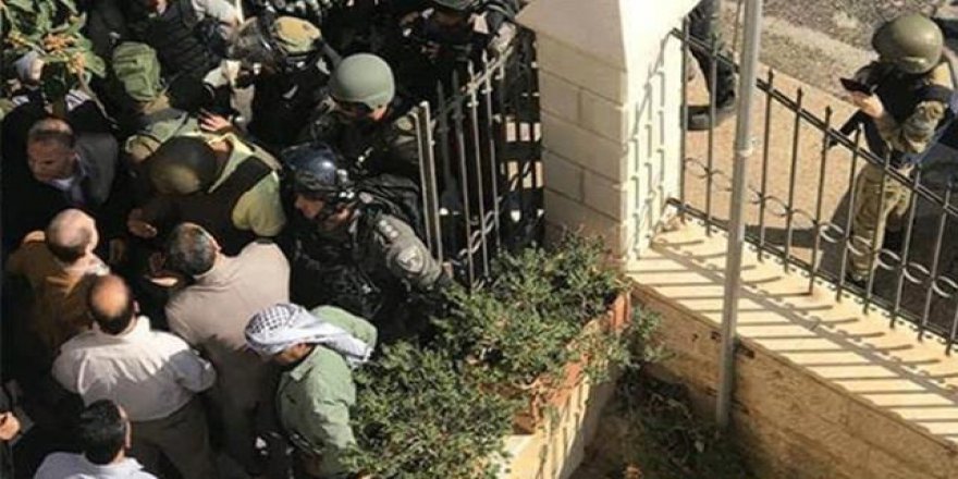 İşgalci İsrail Kudüs Valiliği'ni bastı