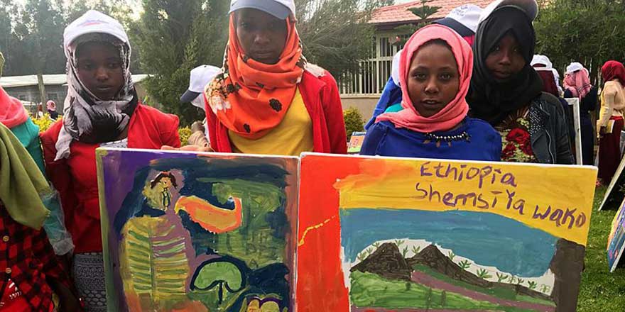 Etiyopyalı yetimler hayallerini tuvallere yansıttı