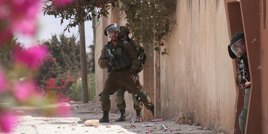 İşgalciler 19 Filistinliyi alıkoydu