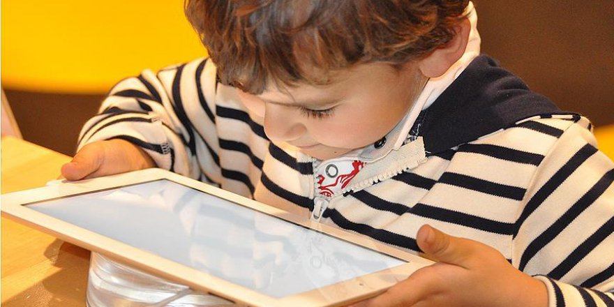 'Çocuğunuzu susturmak için eline telefon veya tablet vermeyin'