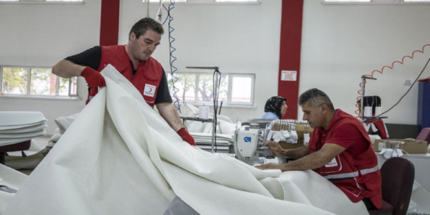 Kızılay'ın ürettiği binlerce çadır ihtiyaç sahiplerine ulaşacak