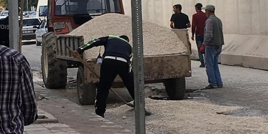 İşçilere yardım eden polis sosyal medya gündeminde