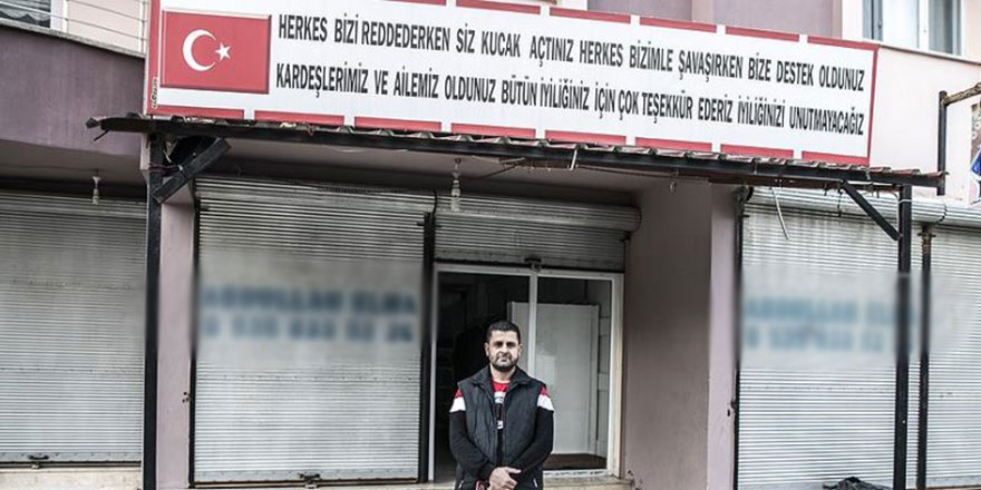 Suriyeli terzi Türkiye'ye teşekkür için tabela yaptırdı