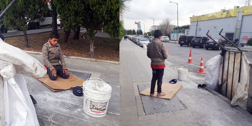 Suriyeli kağıt toplayan çocuk ezanı duyar duymaz namaza duruyor