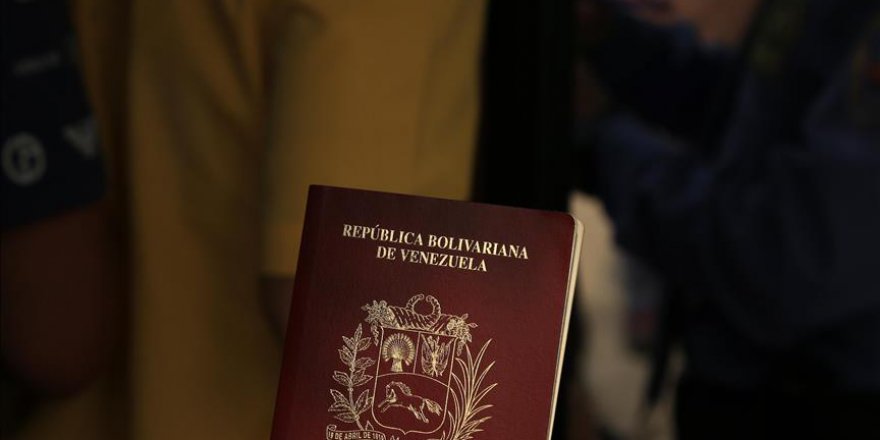 3 milyon kişinin Venezeula'dan umudu kalmadı