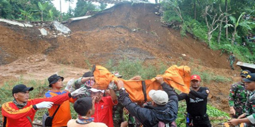 Endonezya'da heyelan 7 kişinin ölümüne neden oldu
